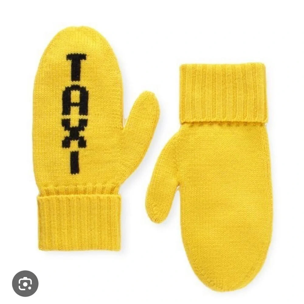 Kate Spade New York Taxi Mittens .